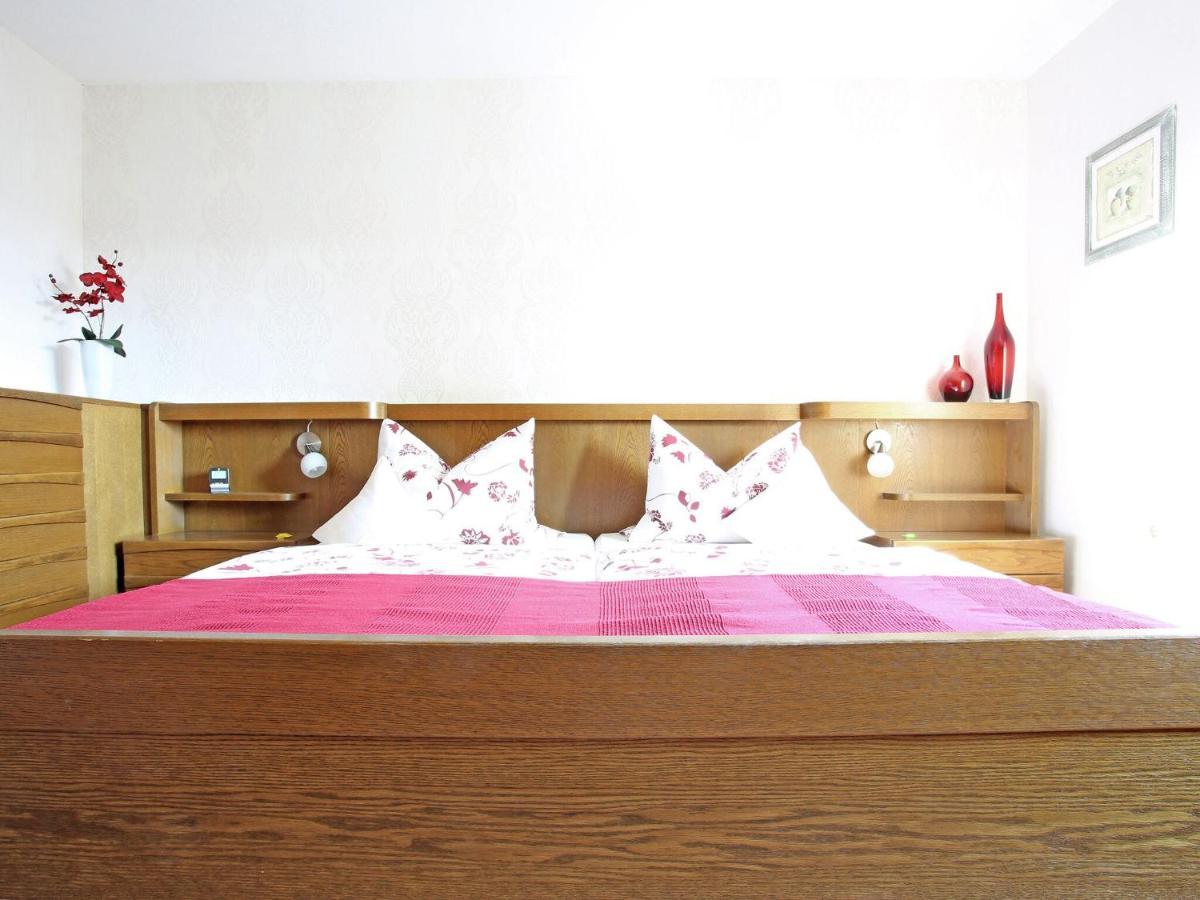 Apartment With Terrace And Pool In The Garden Pracht Экстерьер фото